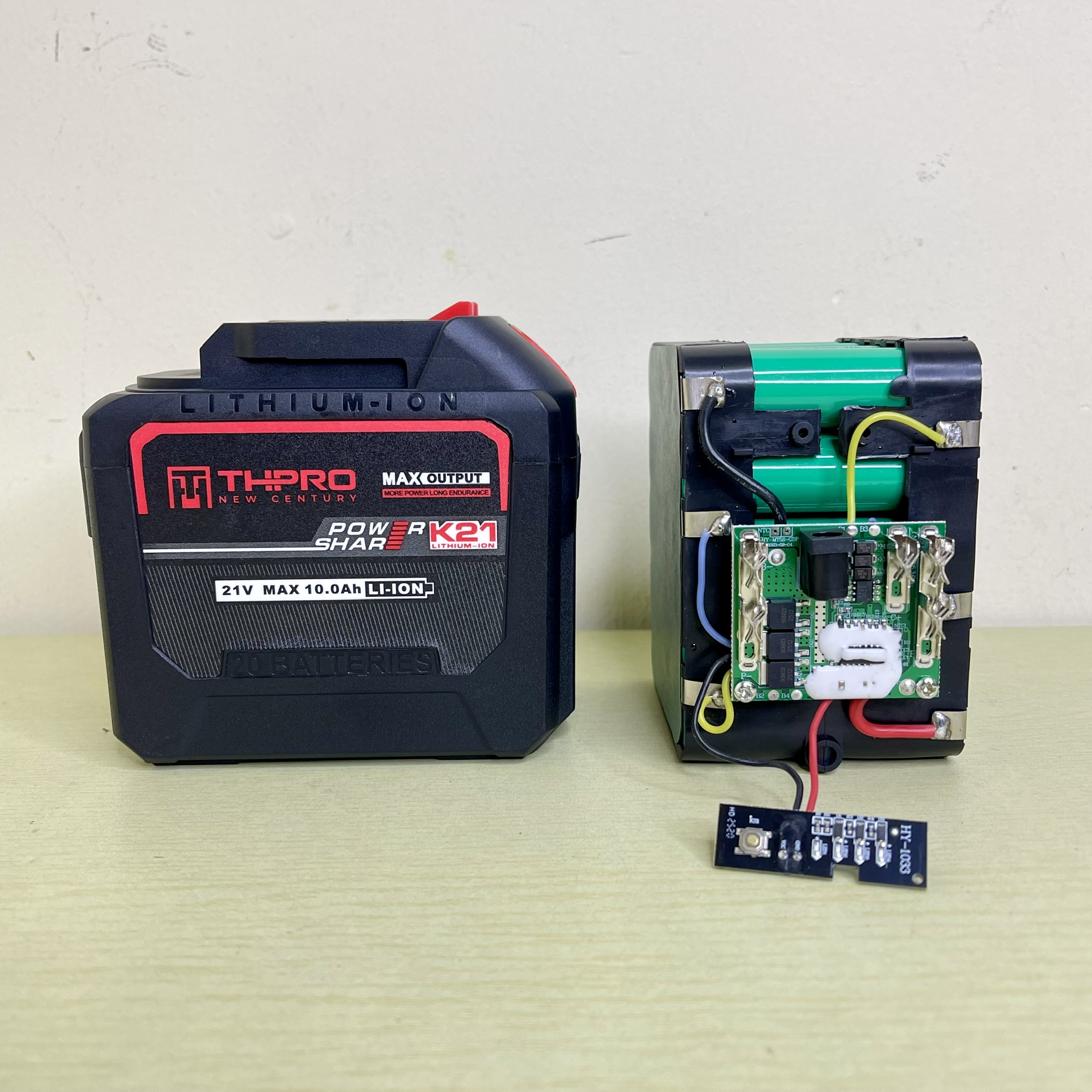 Pin 15 Cell 20 cell THPRO 3 Mosfet 8 Mosfet 18v - 21v Sử Dụng Chân Pin M21- 4cm Có Đèn Led Báo Pin