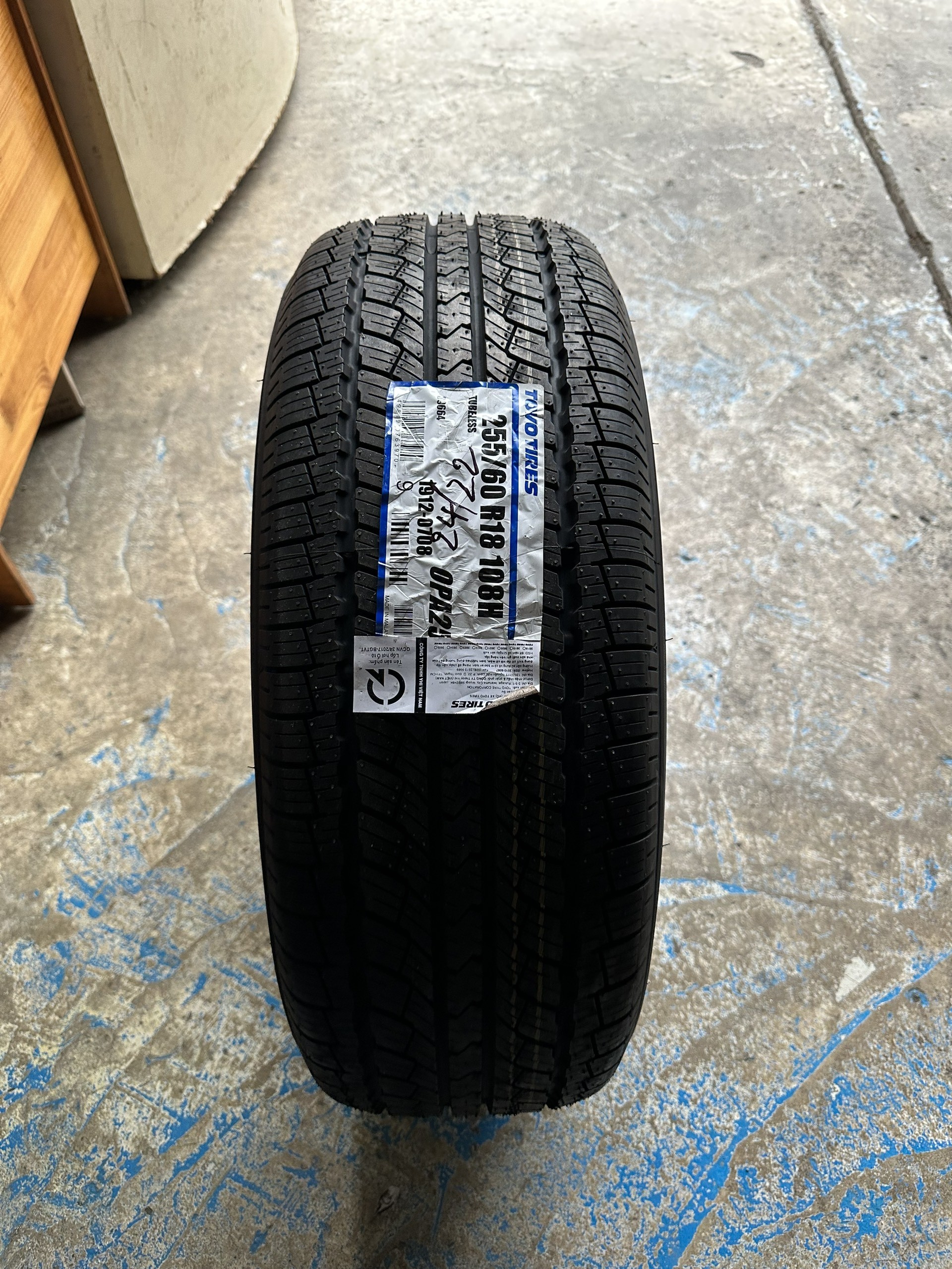 Lốp ToYo 255/60r18 OPA25 Date 2022