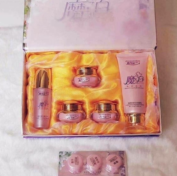 [Loại 1 ] Bộ Mỹ Phẩm Hoàng Cung Hồng Chính Hãng 5IN1 Đánh Bay Nám Tàn Nhang Vết Thâm Do Mụn Để Lại Giúp Da Trắng Hồng Giải Quyết Triệt Để Các Vấn Đề Trên Da Chỉ Sau 1 tuần