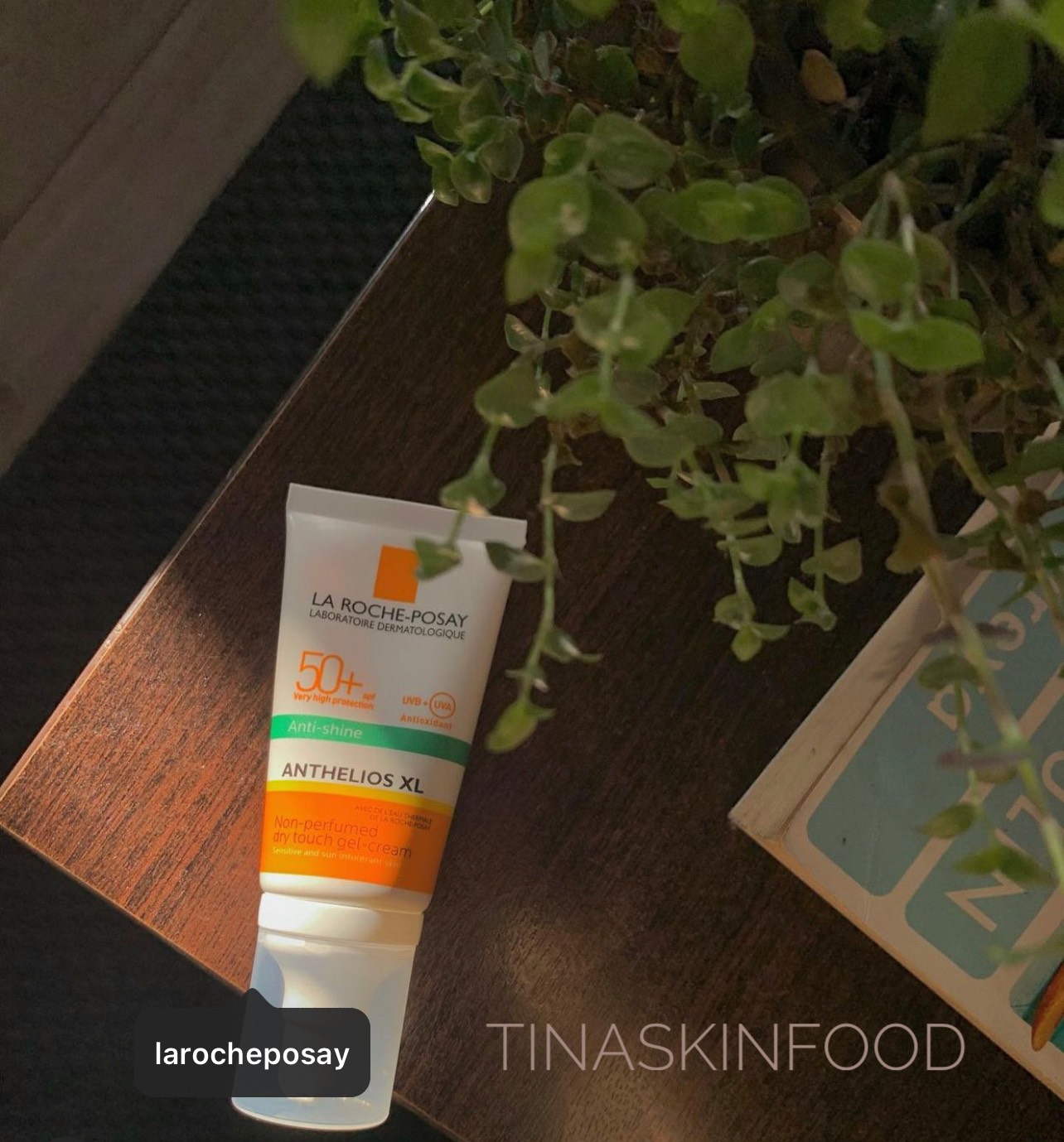 Kem chống nắng La Roche-Posay Anthelios XL  Dry Touch Anti-Shine (không mùi)