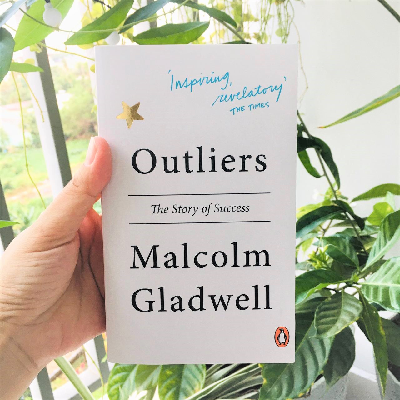 Sách Outliers : The Story Of Success by Malcolm Gladwell ( Khu Vườn Sách )