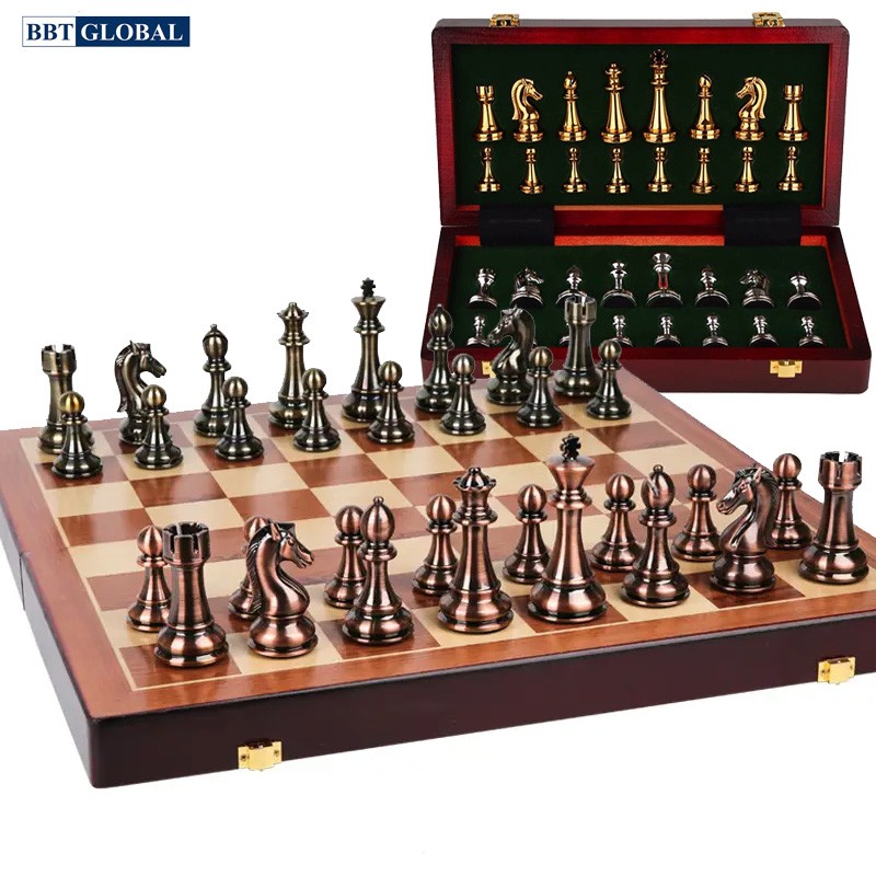 Bộ cờ vua kim loại hộp gỗ 30cm loại Luxury cao cấp BBT Global CV01 cổ điển và mạ vàng bạc