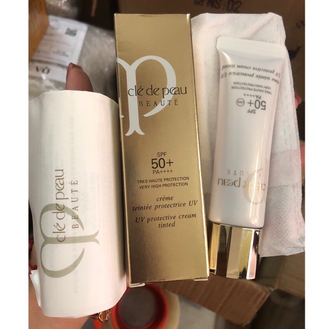 Kem Chống Nắng Cle De Peau Uv Protective Cream Spf 50 Tinted Rose (30Ml) Chiết Xuất Từ Các Thành Phần Tự Nhiên Không Gây Kích Ứng Cho Da An Toàn Cho Người Sử Dụng