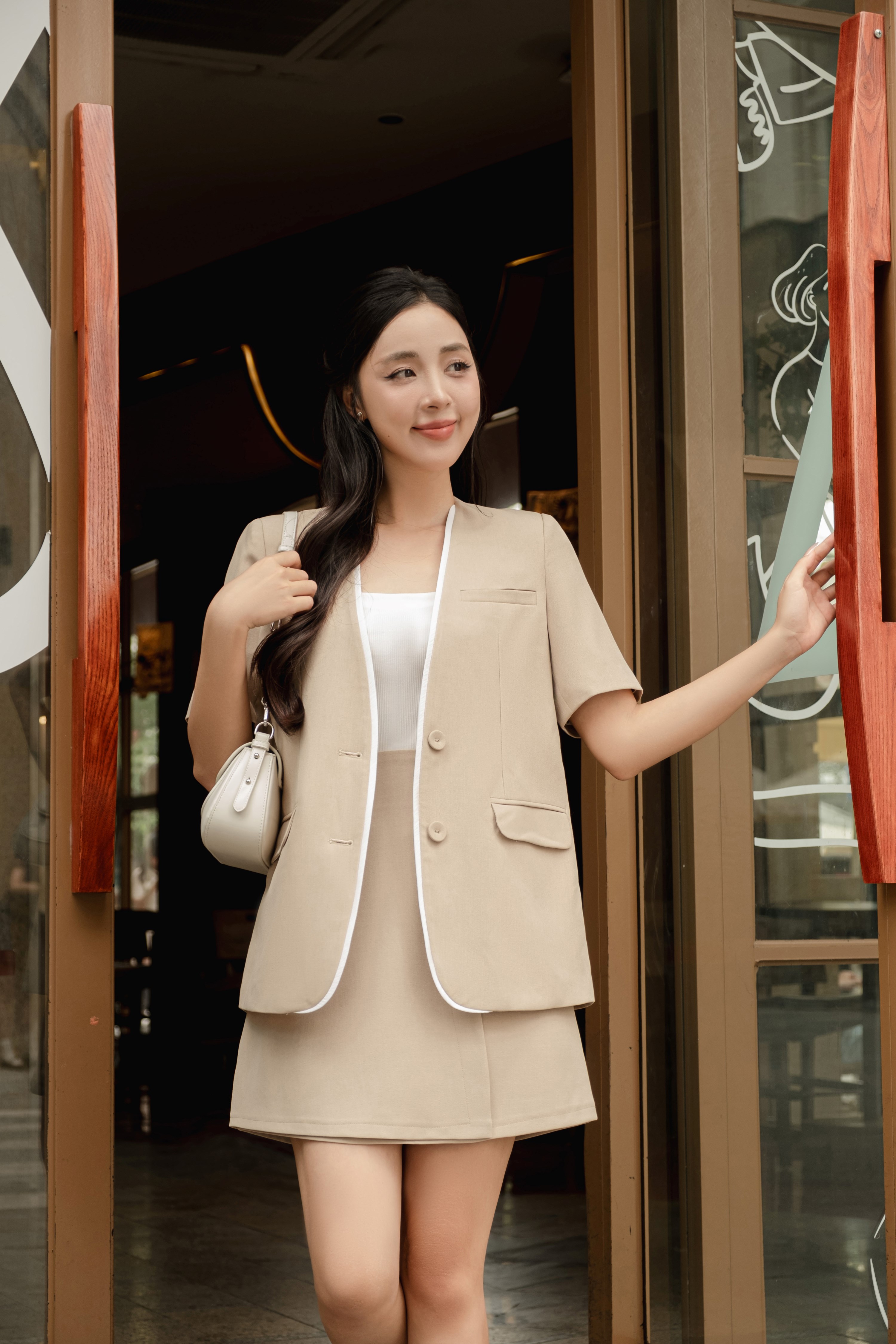 BEAUTEBYV - Set Áo blazer nữ phối viền trắng Chân váy nữ đắp vạt dáng A Julian