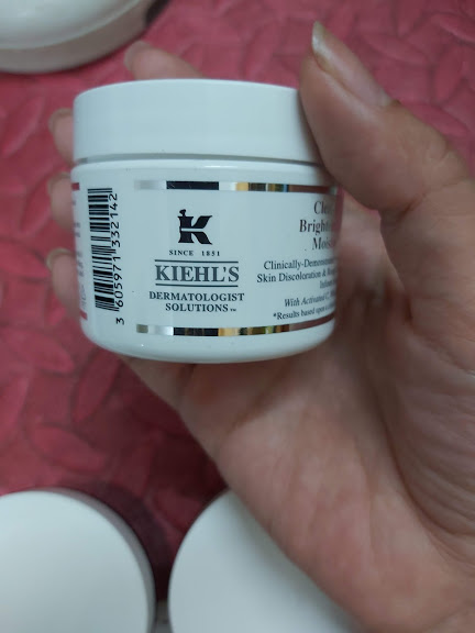 Kem Dưỡng Trắng Da Kiehls Clearly Corrective