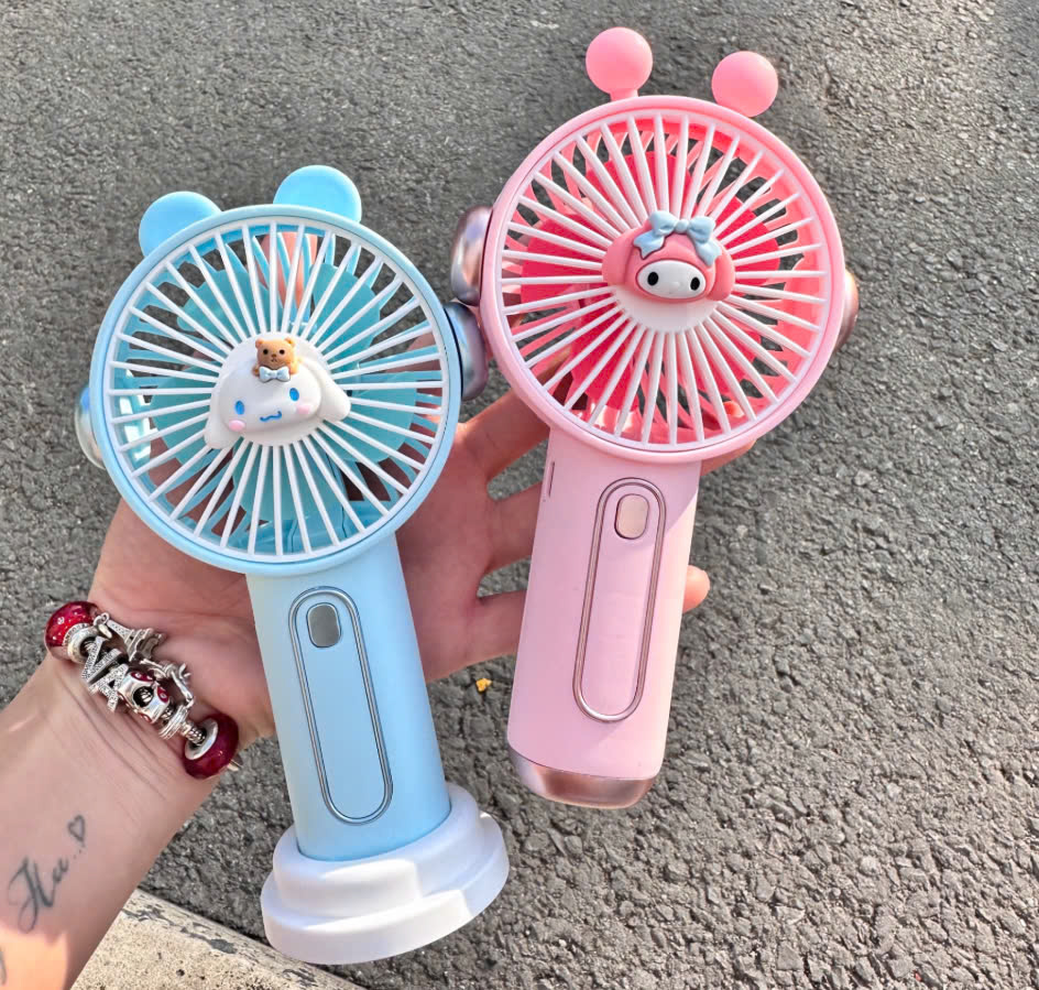 Quạt Mini Cầm Tay Tích Điện 3 Tốc Độ 8830  Quạt Tích Điện Dễ Thương Siêu Mạnh Kèm dán Sitker quạt mi