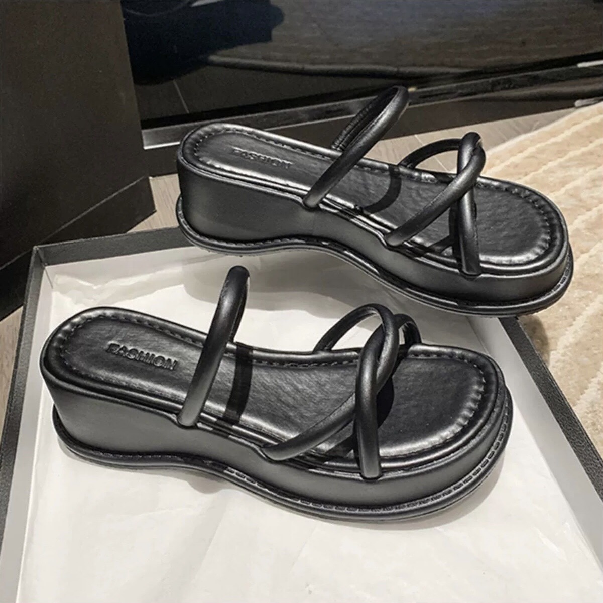 HOÀN TIỀN 15% - Dép sandal nữ quai chéo đế xuồng 5cmDép nữ dây mảnh 2 màu đen trắng mẫu mới cực xinh