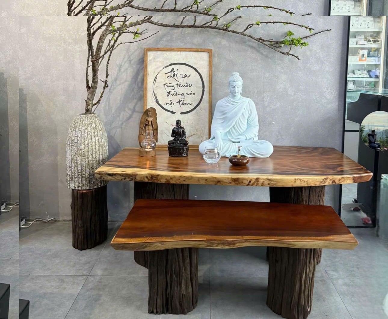 Bàn Thờ Phật Gỗ Tự Nhiên Kèm Chân Trụ Gỗ Nguyên Khối
