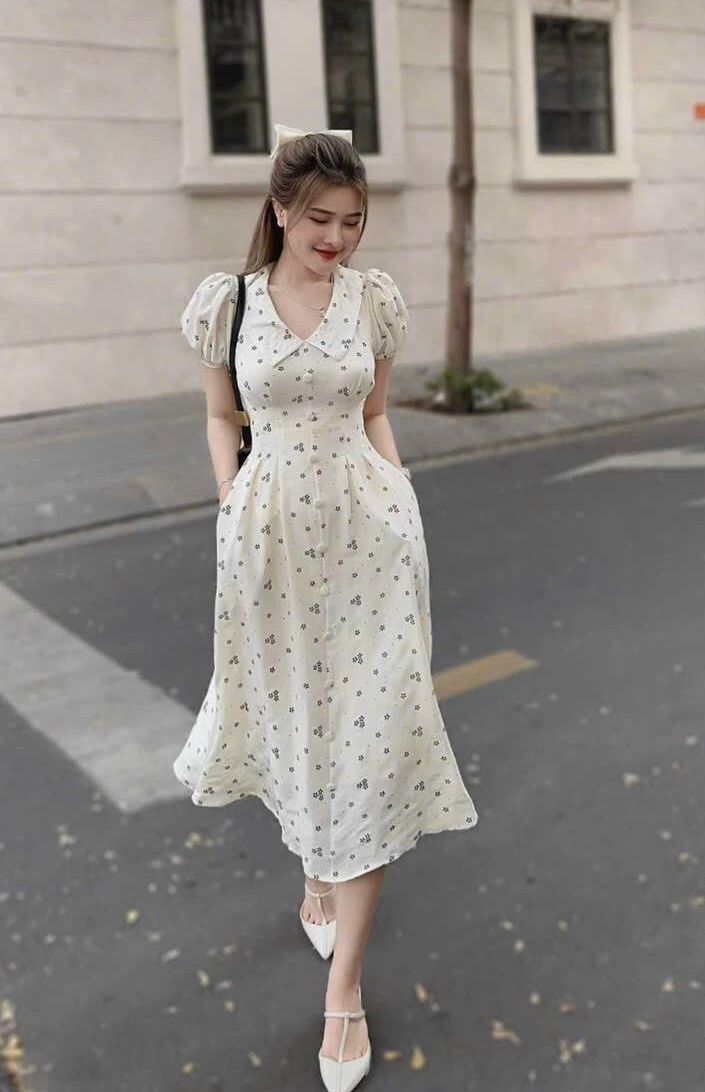 Váy trắng cổ điển xẻ ngực sâu phối chuỗi hạt - Vintage Petals