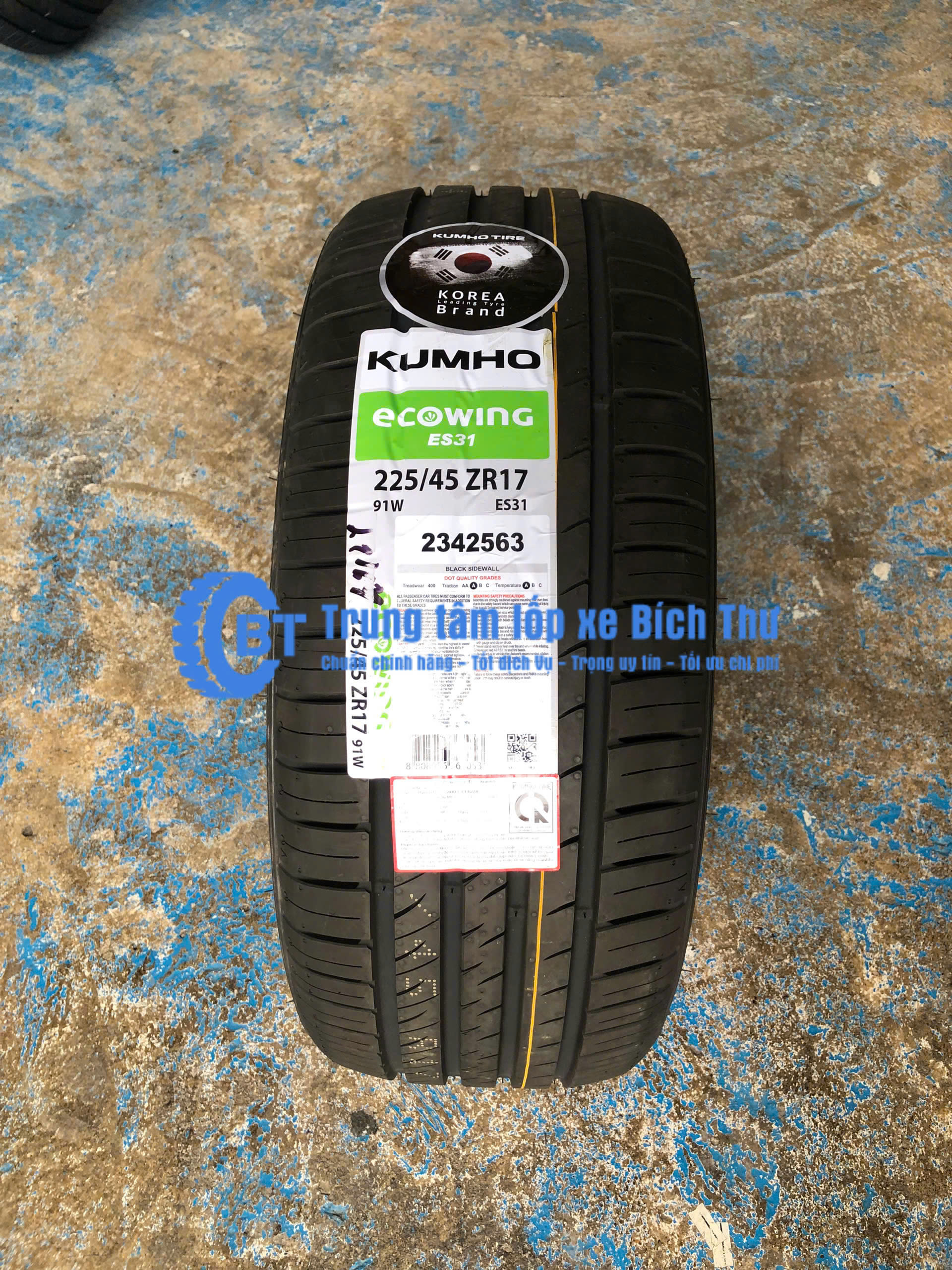 Lốp kumho 225/45R17 ES31