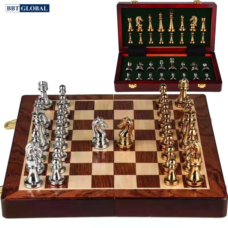 Bộ cờ vua kim loại hộp gỗ 30cm loại Luxury cao cấp BBT Global CV01 cổ điển và mạ vàng bạc