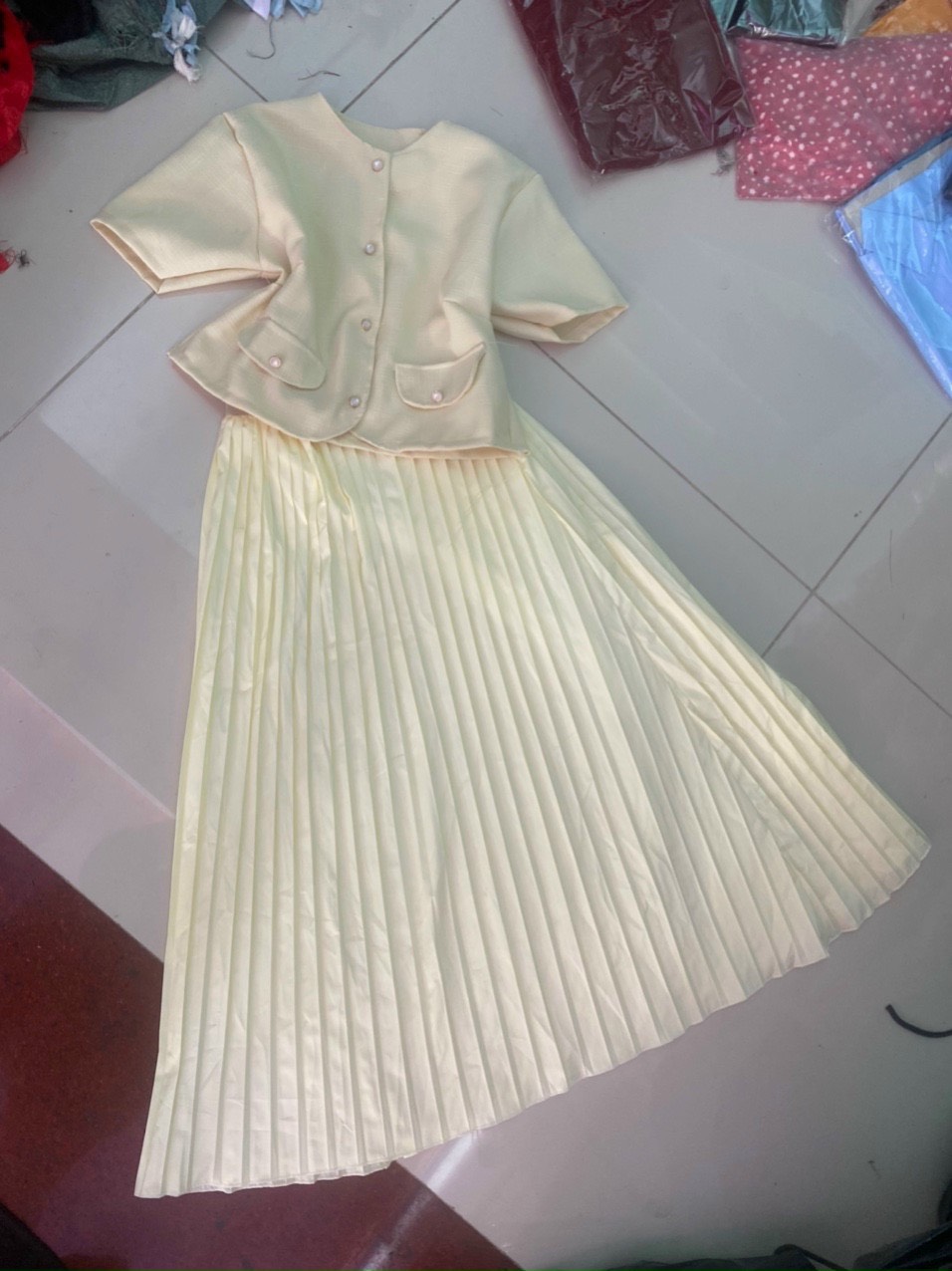 [Free Ship 2024] Set croptop dạ trắng chân váy midi dập ly Set áo và chân váy phong cách Hong Kong thời trang cho nữ  Set áo mix váy hai lớp chuẩn