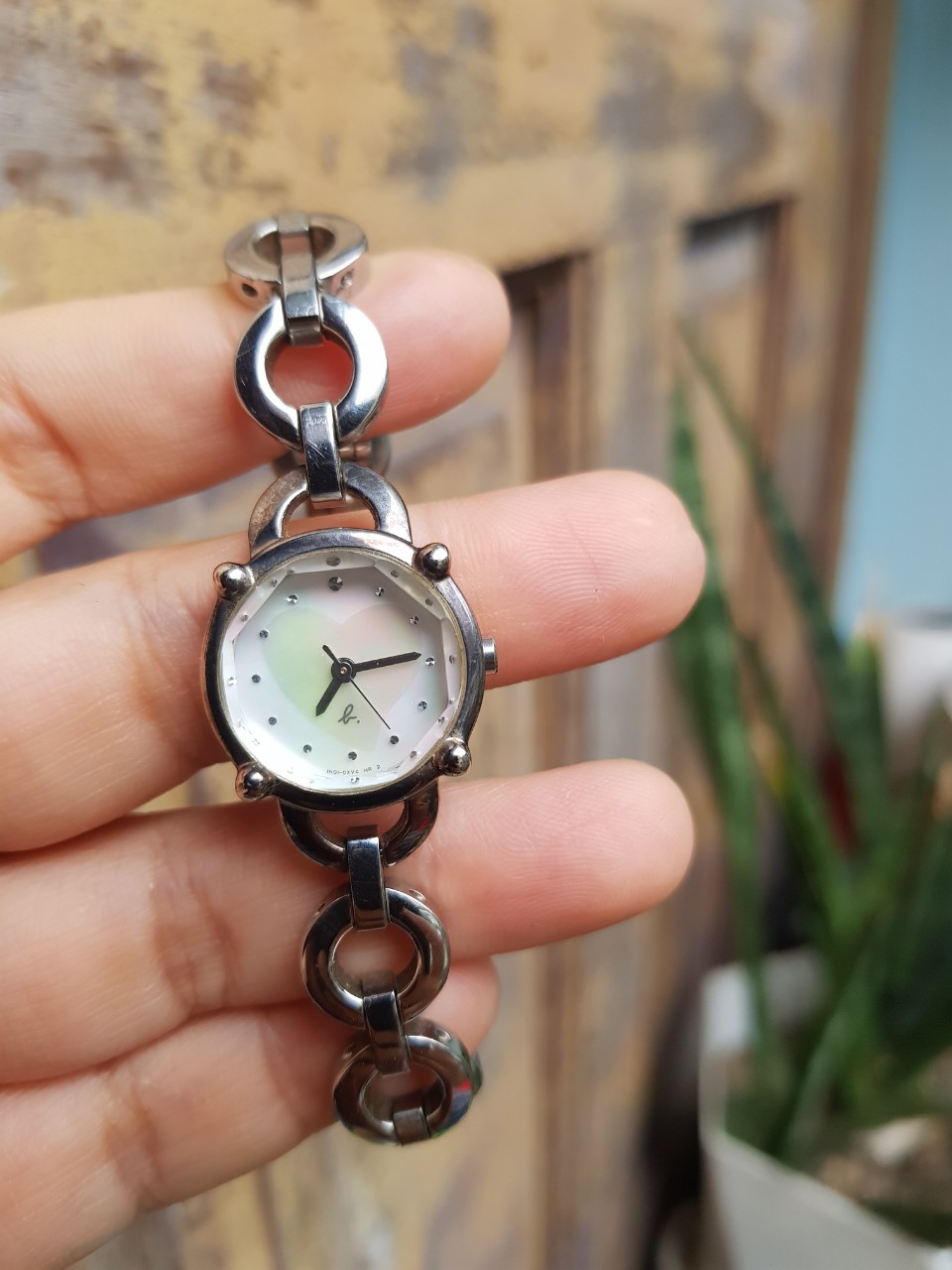 Đồng hồ nữ hiệu Agnes B hàngsi Nhật chuẩn hiệu size mặt 20mm dạng lắc mặt đồng hồ ánh xà cừ [hcm]