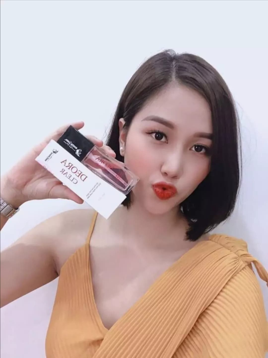 Xịt Nách Deora Clear Quyên Lara - 50Ml - Chống Ố Vàng Nách - Nam Nữ Dùng Được - Hết Hôi Nách Vĩnh Viễn