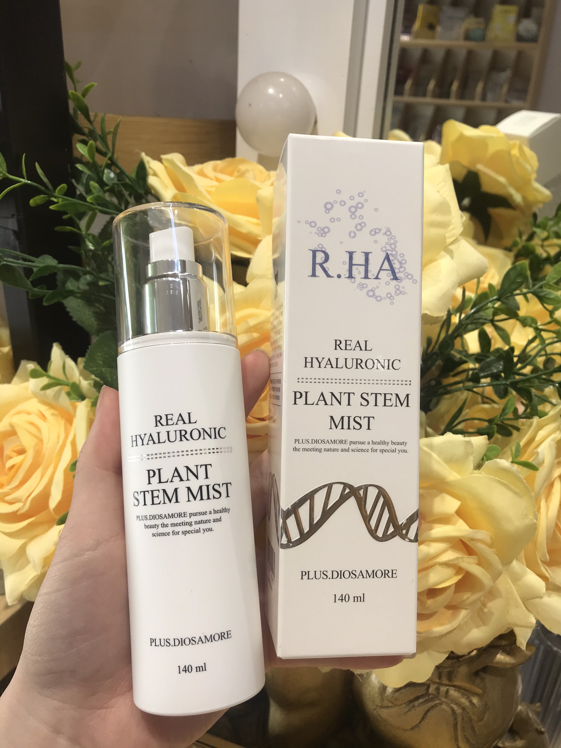 Xịt Khoáng Tế Bào Gốc Siêu Cấp Ẩm Phục Hồi Da R.ha Laksmira Real Hyaluronic Plant Steam Mist