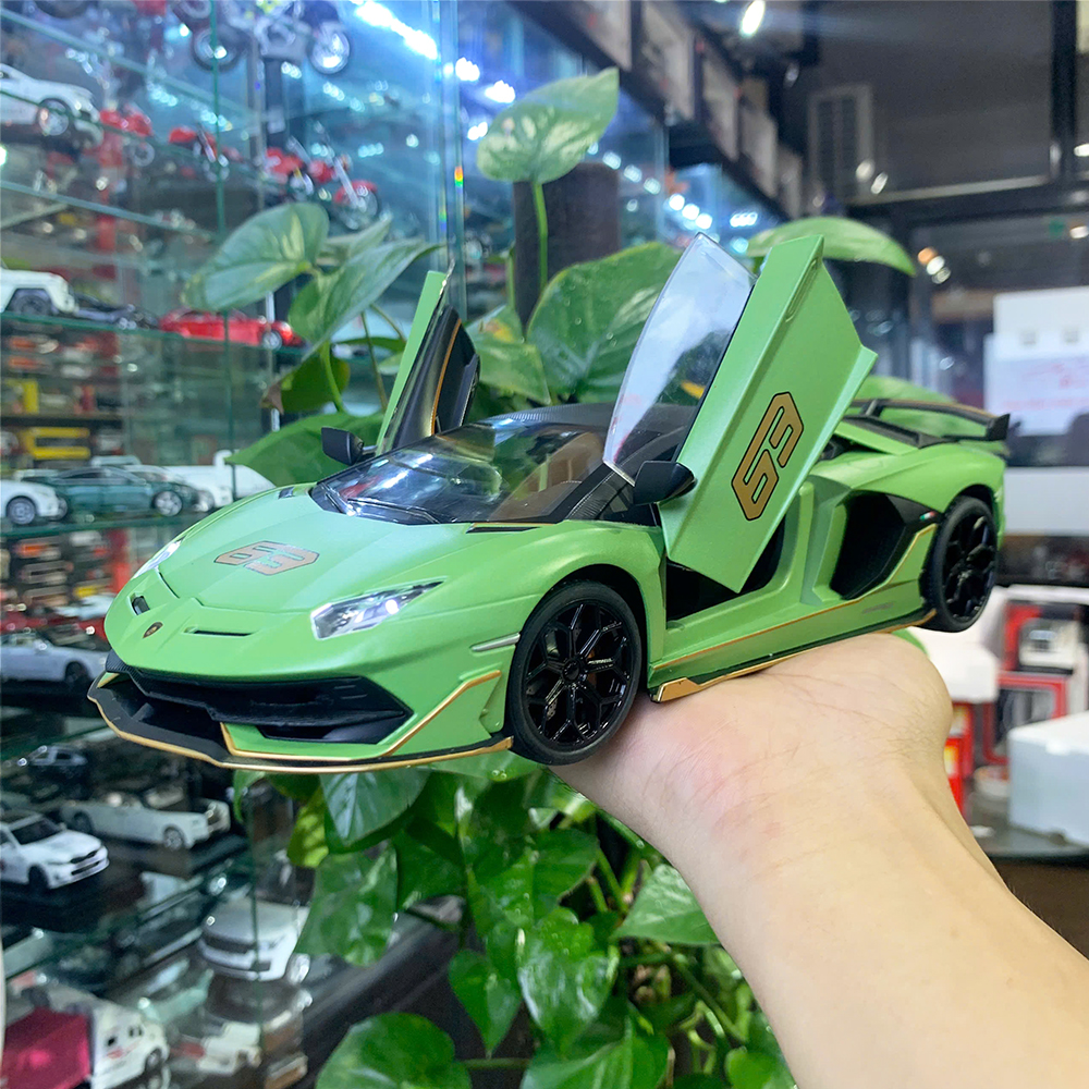 Mô hình xe Lamborghini Aventador SVJ63 dài 275cm tỷ lệ 1:18 tháo rời mui và nắp khoang động cơ