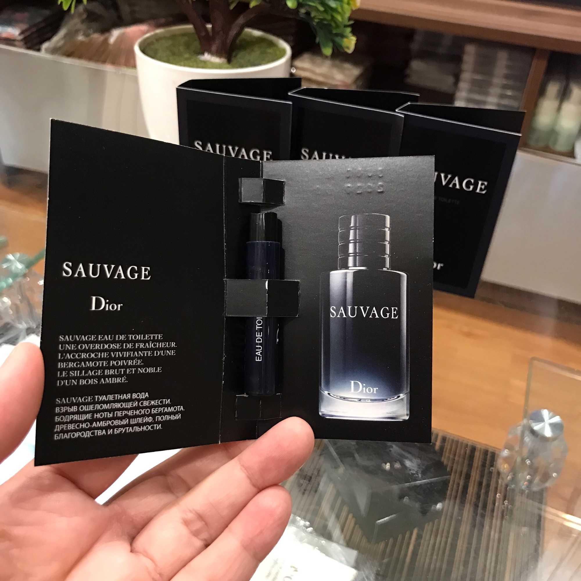 Nước Hoa Nam Sauvage Dior Eau De Toilet Mini 1Ml