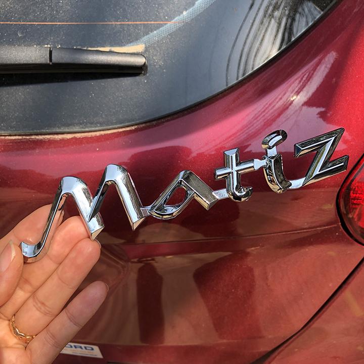 Tem logo chữ nổi Matiz dán trang trí đuôi xe ô tô Matiz