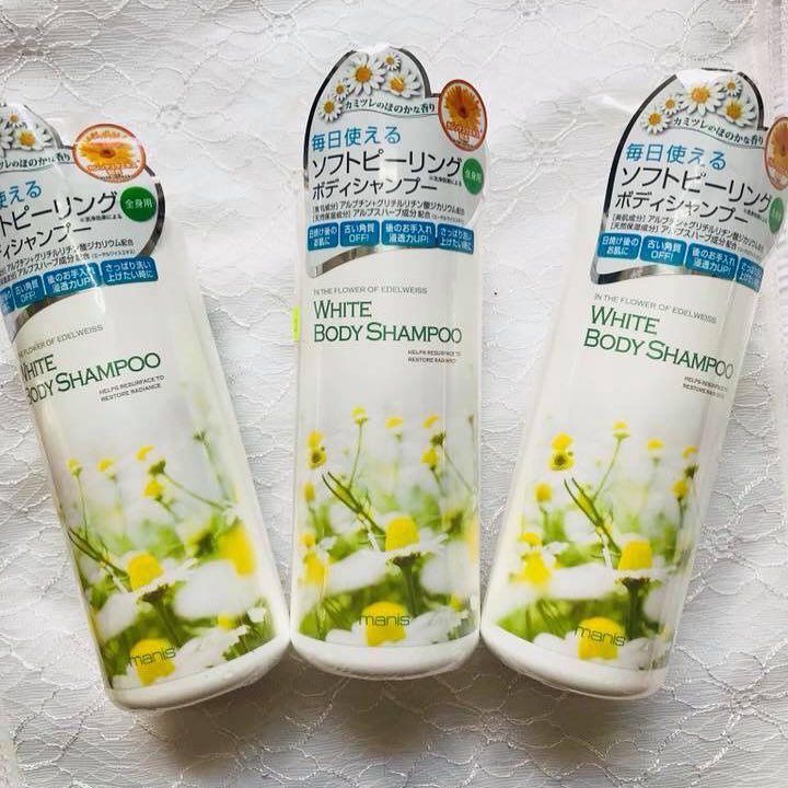 Sữa tắm trắng da Manis White Body Shampoo 450ml Nhật Bản