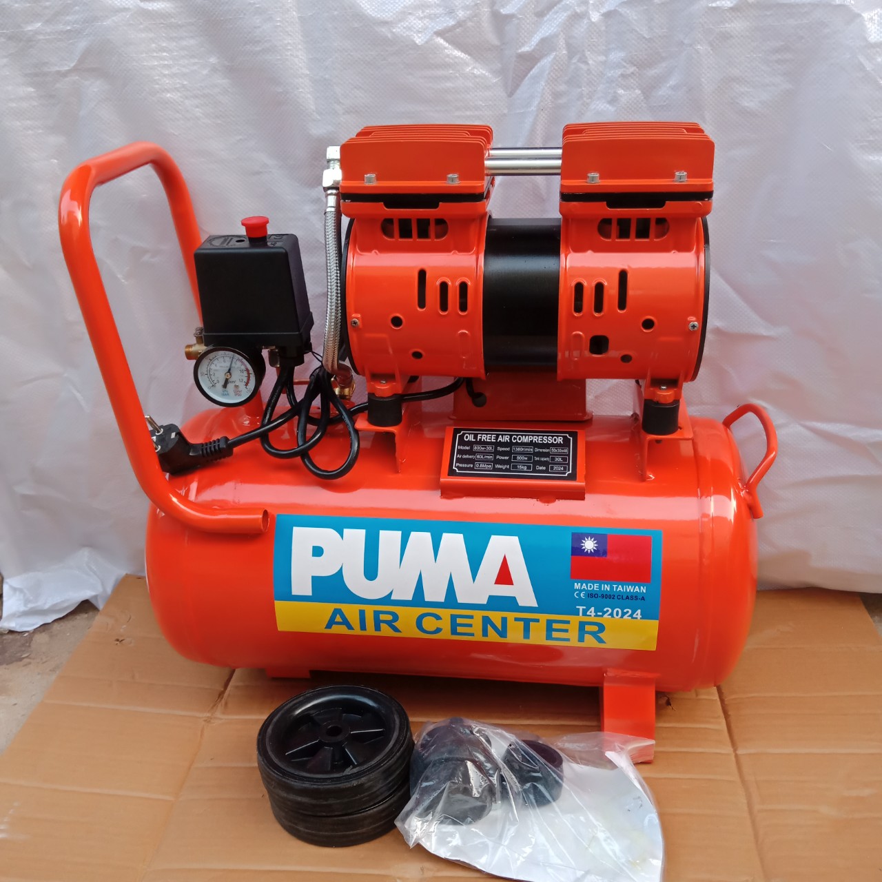 Máy nén khí không dầu Puma 30l công suất 800w   không gây tiếng ồn khi sử dụng