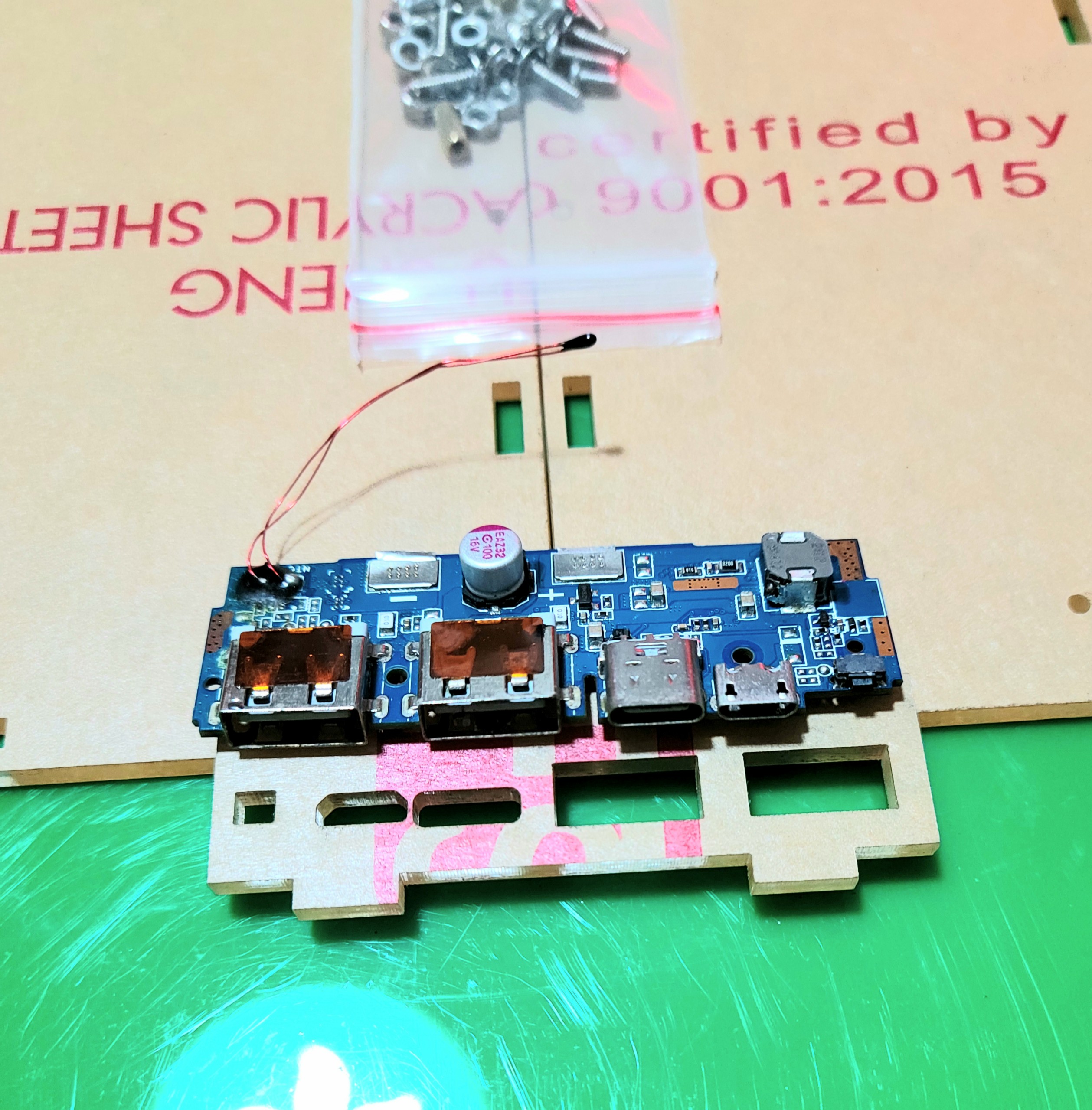 Box sạc mica dùng 6 cell pin 18650 dùng mạch sạc nhanh Xiaomi Gen 3 Type C Fast Charge 18W chính hãn