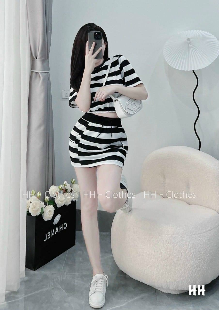 Set váy ngắn nữ áo croptop tay ngắn mix chân váy ôm ngắn kiểu sọc đen trắng chất thun gân co giản