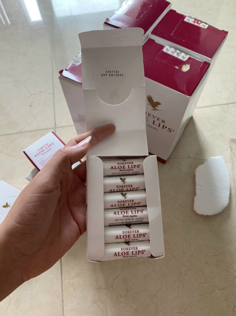 Son Dưỡng Môi Forever Aloe Lip