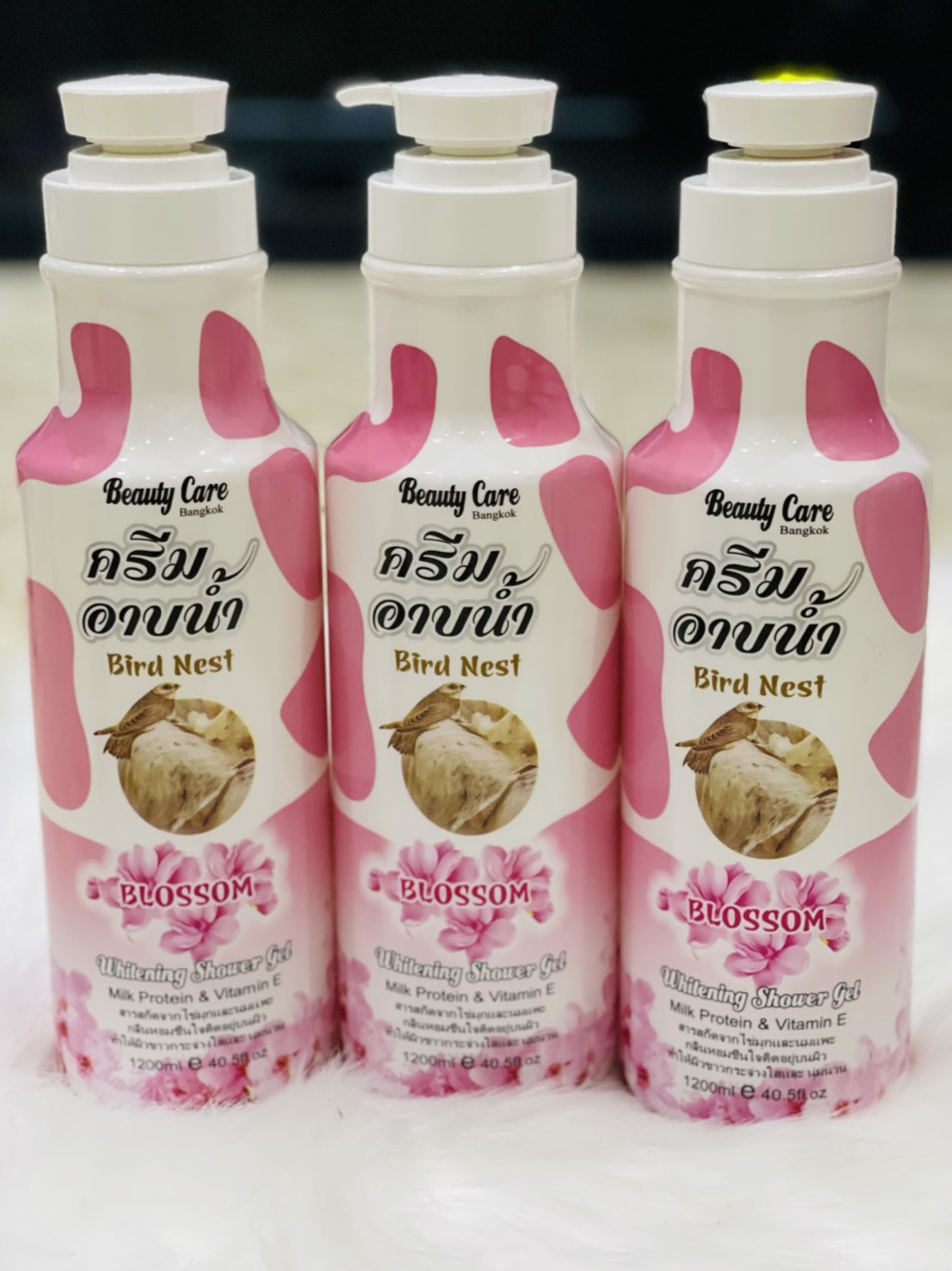 Sữa tắm trắng da tinh chất HOA ANH ĐÀO & TỔ YẾN Thái Lan 1200ml – Hương thơm tuyệt vời