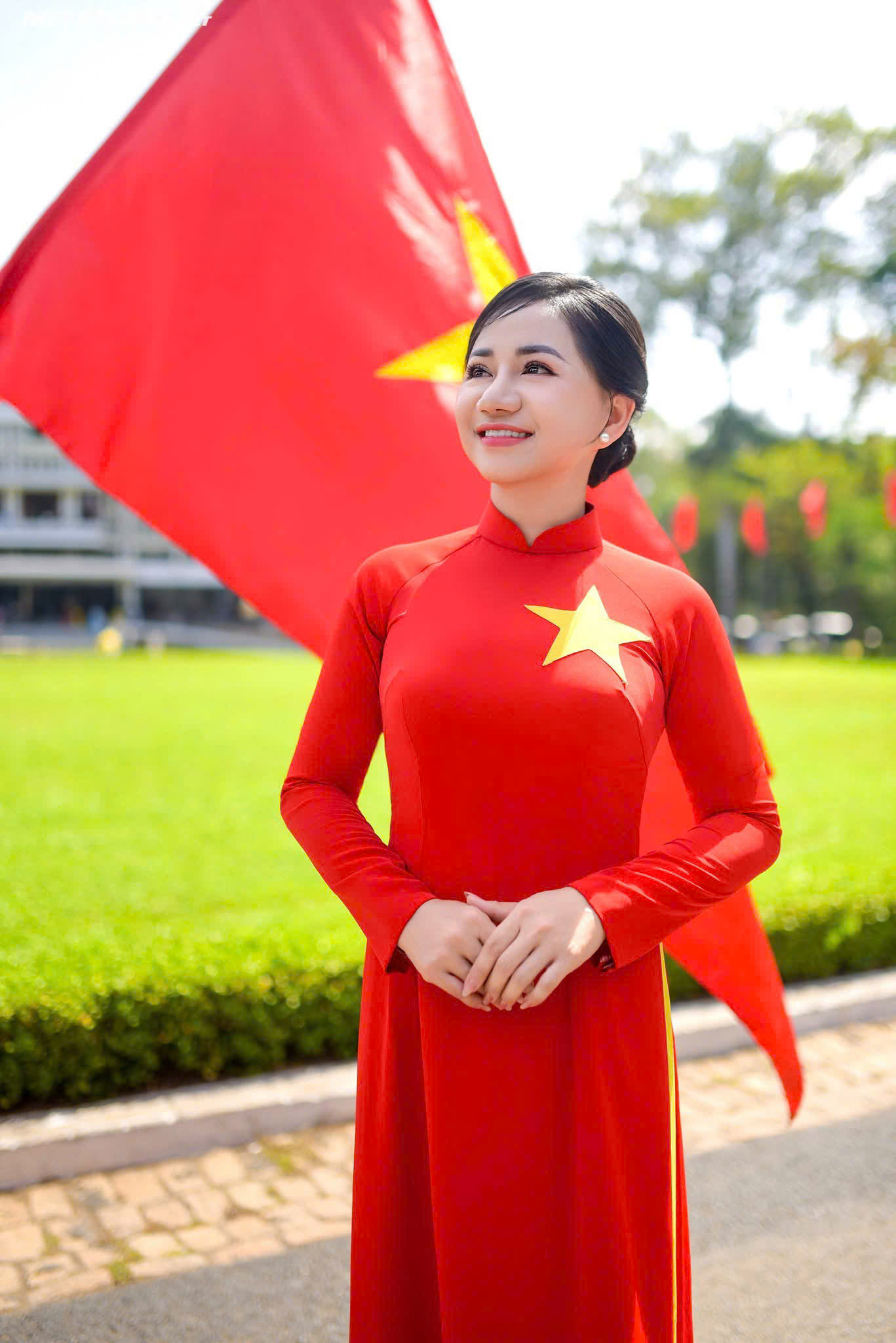 Áo dài cơ đỏ sao vàng ngôi sao nhỏ MINISO