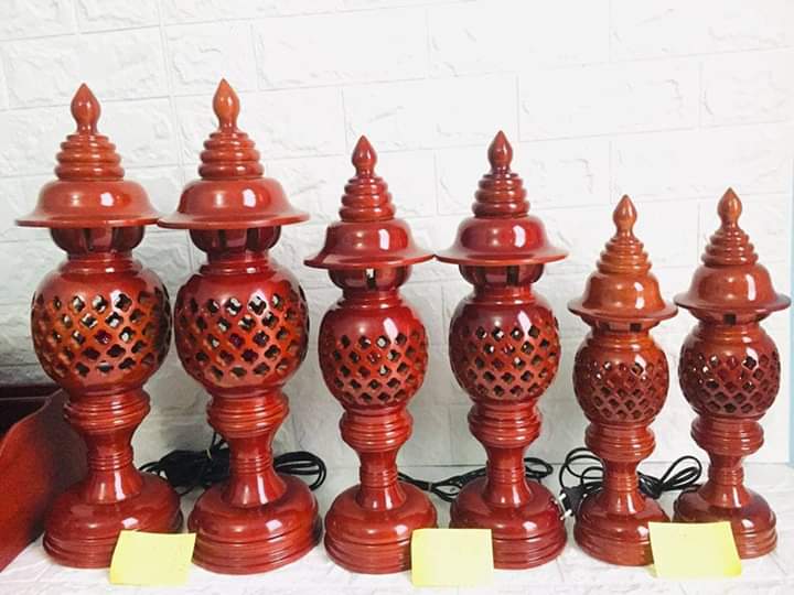 Cặp đèn thờ tổ ong gỗ xà cừ chạm tổ ong cao 36cm