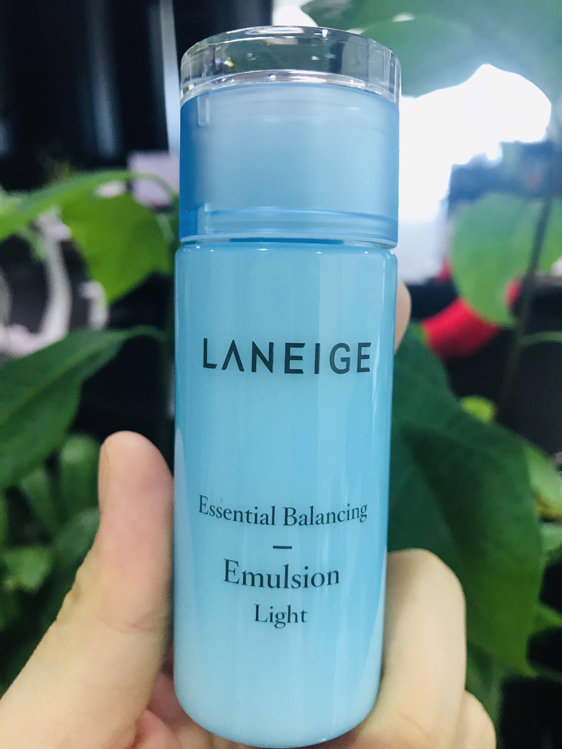 Sữa Dưỡng Laneige Essential Balancing Emulsion Cấp Dưỡng Ấm Tức Thì Nhanh Cho Da 50Ml