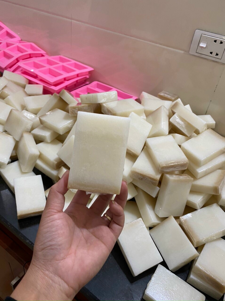 (Tặng túi tạo bọt) Xà bông cám gạo trắng da 100gr handmade dịu nhẹ dùng cho cả mặt và body