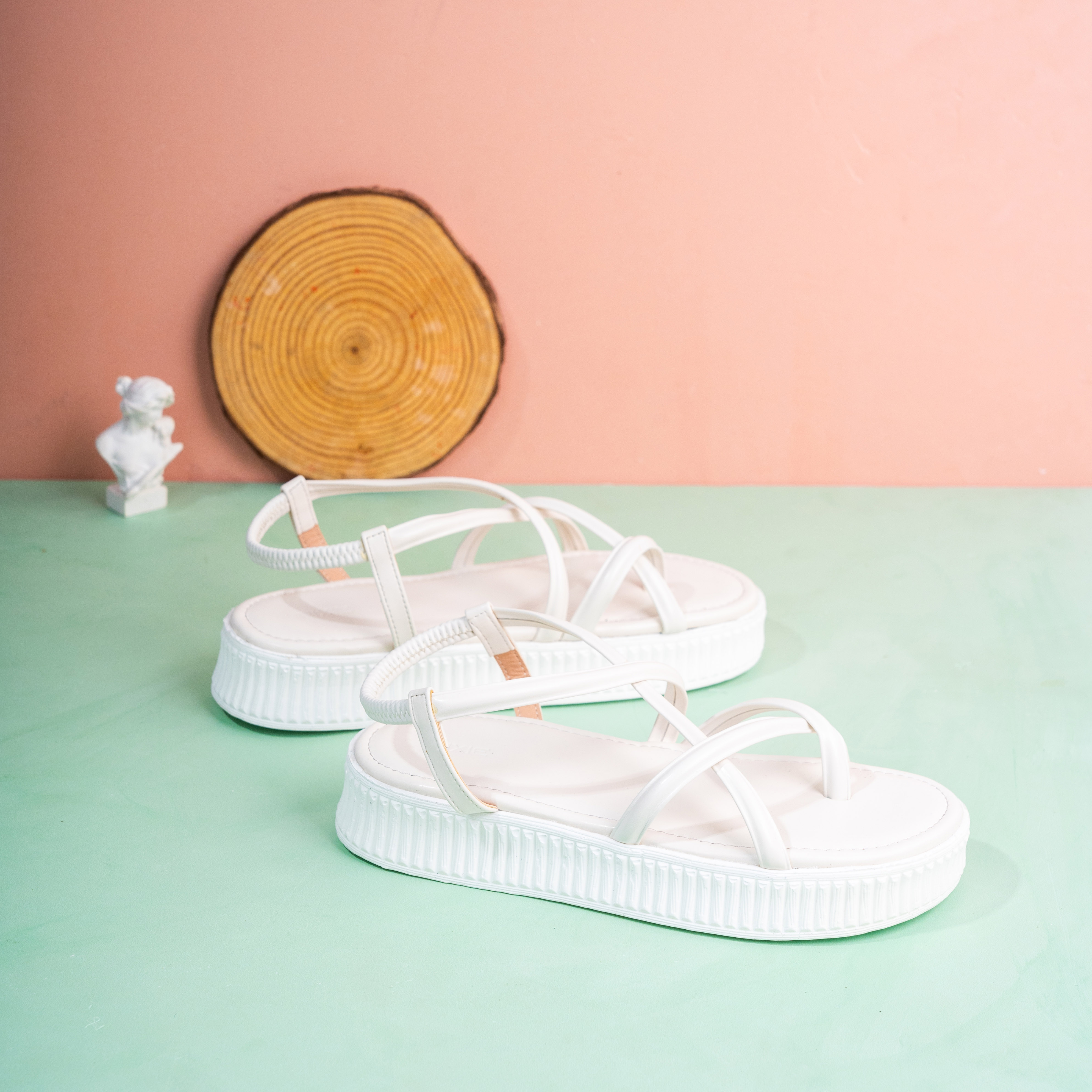 Giày Sandal Đế Bánh Mì Xỏ Ngón Pixie H310