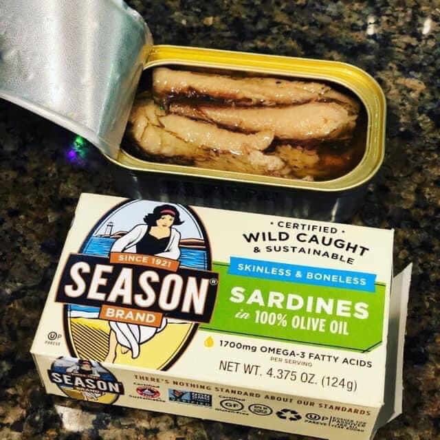 Cá mòi hộp Season Sardines ngâm dầu Olive 124g không có da không xương có chưa dầu Omega 3
