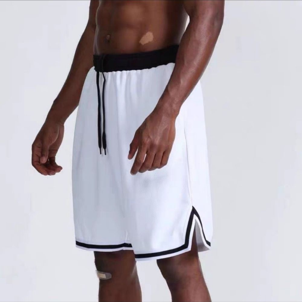 Mẫu mới quần short thể thao phối sọc đen trắng xẻ viền v 4men short nam 9000020