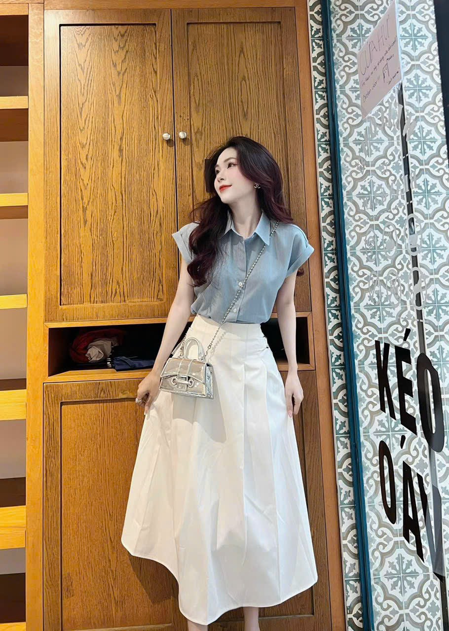 Sét váy thời trang nữ mặc đi chơi áo chất jeans lụa cổ sơ mi tay ngắn mix chân váy kaki chữ A trắng 
