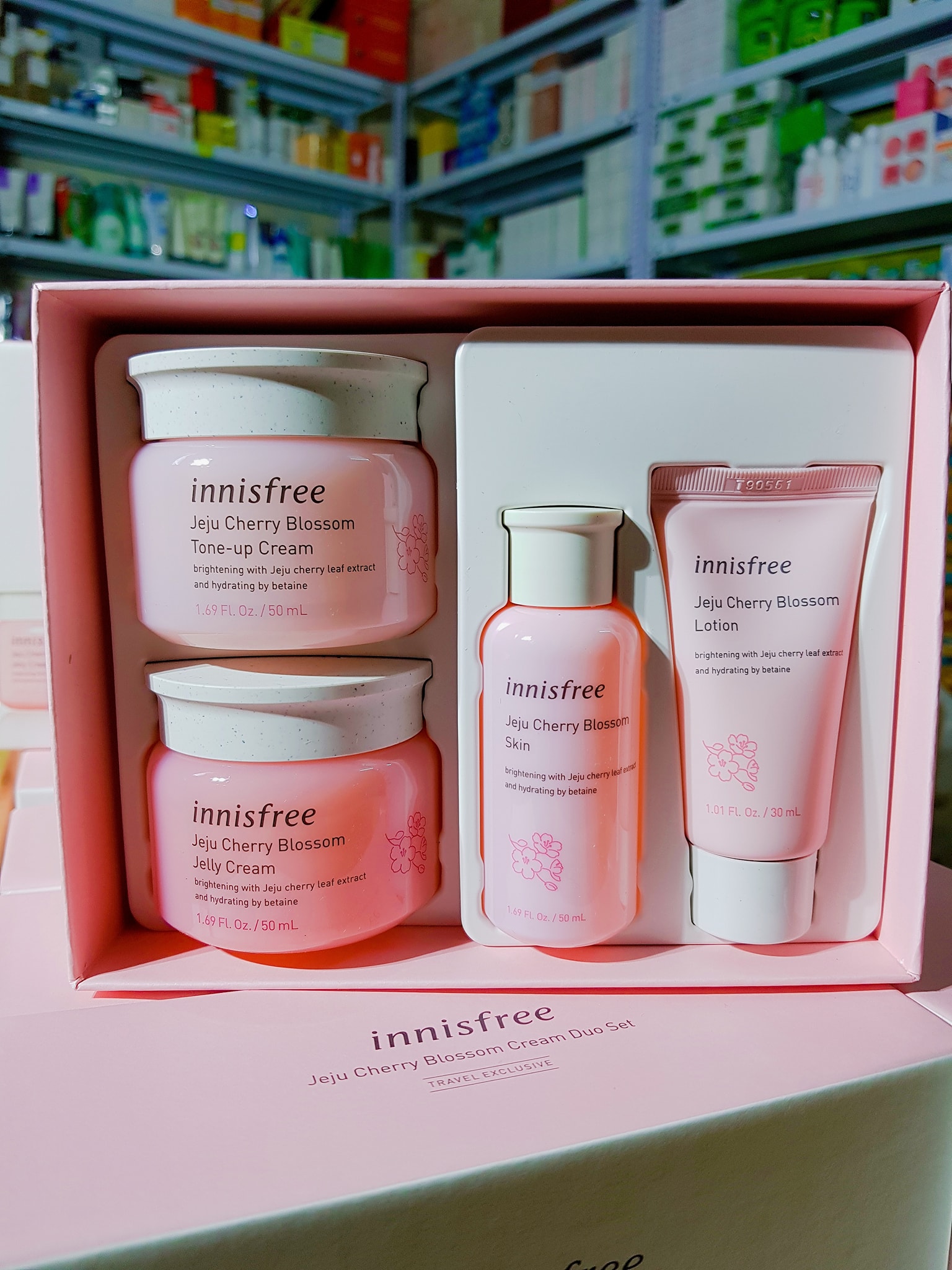 Set Dưỡng Da Innisfree Trắng Hồng Hoa Anh Đào