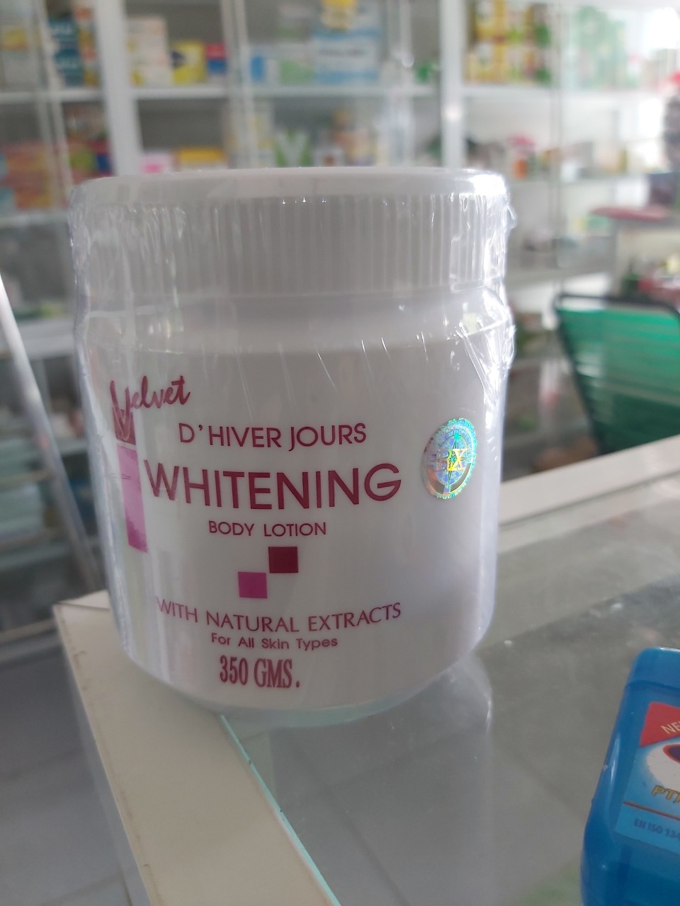 Velvet Thái chữ đỏ