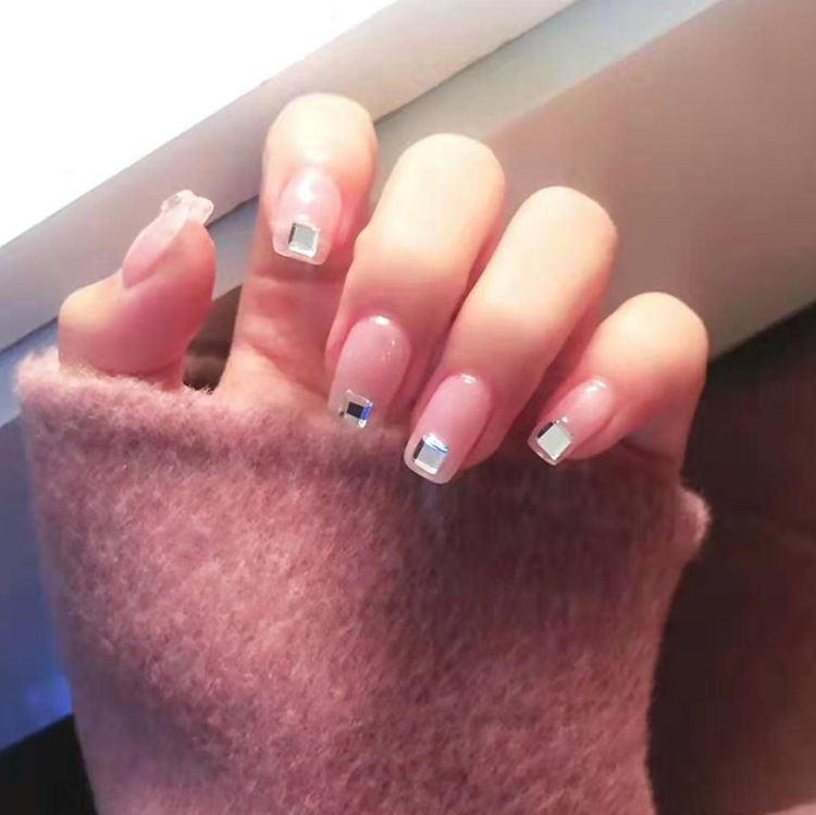 [HCM][TẶNG KÈM DŨA MÓNG] Bộ 24 móng tay giả đính đá cực xinh (kèm keo – dùng nhiều lần)