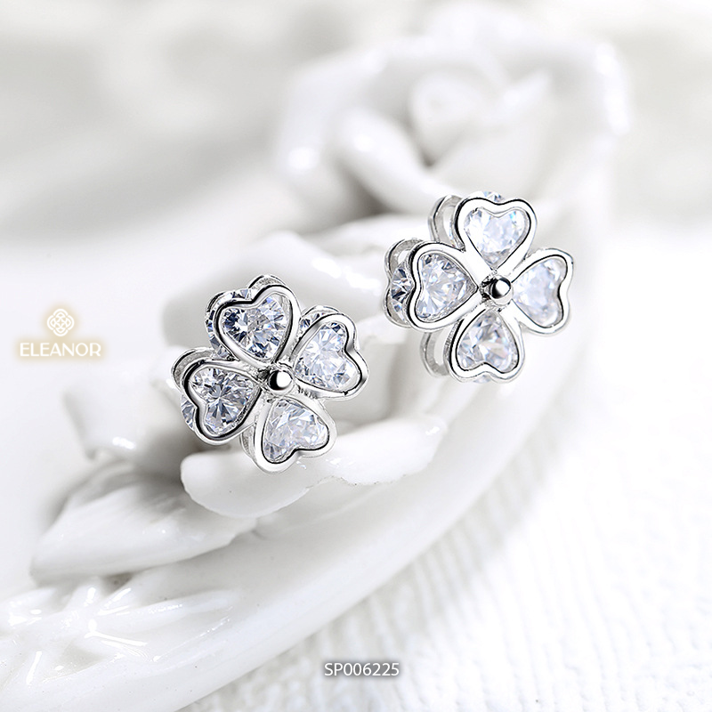 Bông tai nữ chuôi bạc 925 Eleanor Accessories khuyên tai hình cỏ bốn lá đính đá phụ kiện trang sức 6