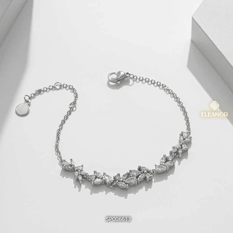 Vòng tay nữ titan Eleanor Accessories lắc tay đính đá hình hoa phụ kiện trang sức 6613