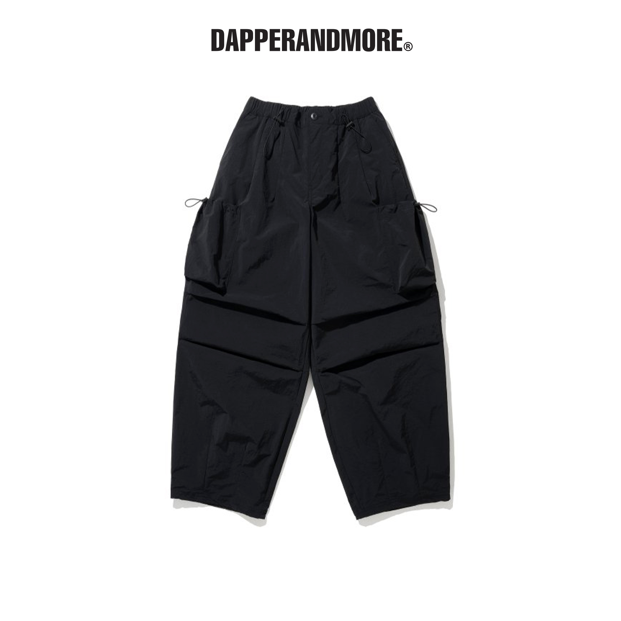 Quần Dù Ống Rộng DAPPERANDMORE Nylon Big Pocket Parachute Pants Phối 2 Túi Bên Hông Kèm Dây Rút Eo -