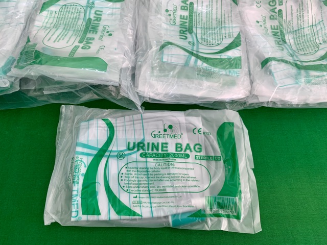 COMBO 10 TÚI ĐỰNG NƯỚC TIỂU TÚI CHỨA NƯỚC TIỂU 2000ML CÓ VAN XẢ THẲNG VÀ VAN XẢ NGANG CHỮ T VÀ DÂY TREO GREETMED