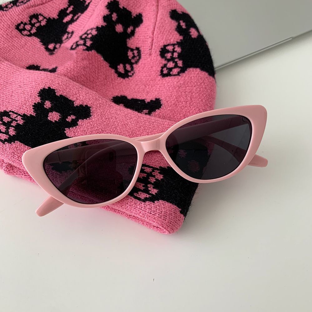 2023 mới chống nắng mắt mèo kính râm khuôn mặt nhỏ nhắn cảm giác cao cấp Âu Mỹ mắt mèo cổ điển kính râm nam nữ hình bầu dục khung kính mát dễ thương cá tính kính mát Sunglasses