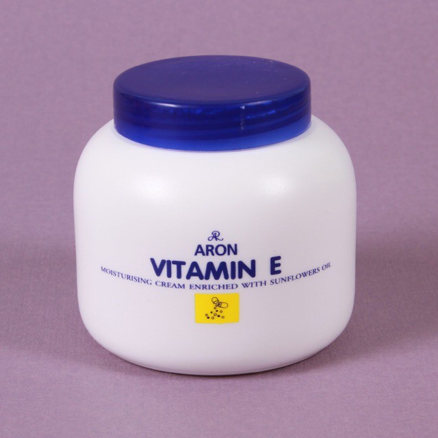 Kem Dưỡng Da Vitamin E Aron Xanh Hũ 200G Thái Lan