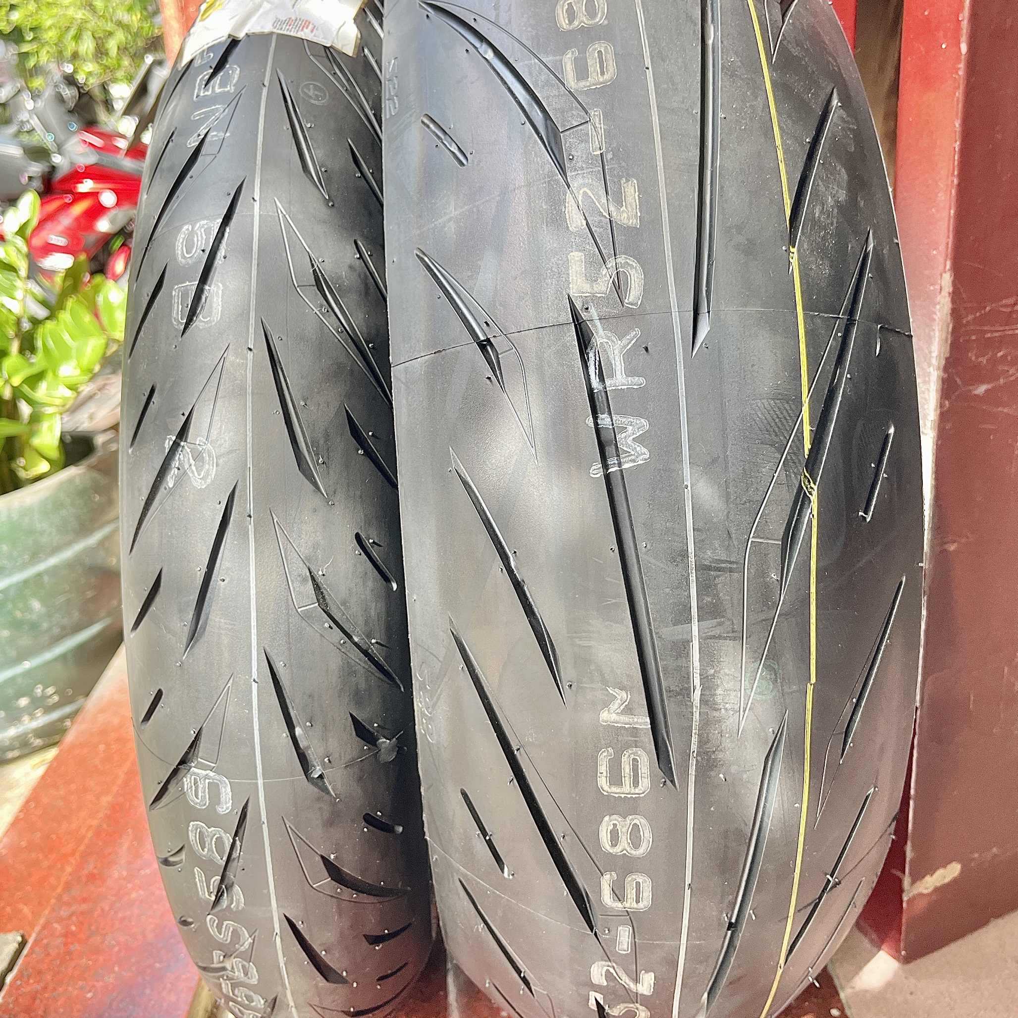 Vỏ Bridgestone Battlax Hypersport S22 120/160/180/190/200 mâm/vành 17 inch (Nhật Bản) không ruột (TL
