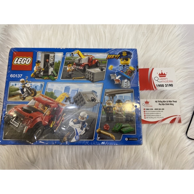 Mua đồ chơi LEGO City 60137 - Mô tô Cảnh Sát bắt Cướp (LEGO City Police Tow Truck Trouble 60137)