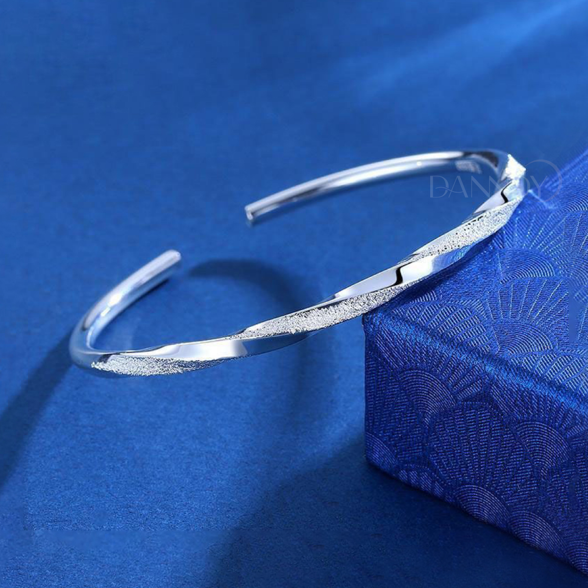 Vòng tay nữ đẹp mạ bạc cao cấp kiềng tay nữ sang trọng vòng tay cuff cho nữ phong cách hiện đại | Da