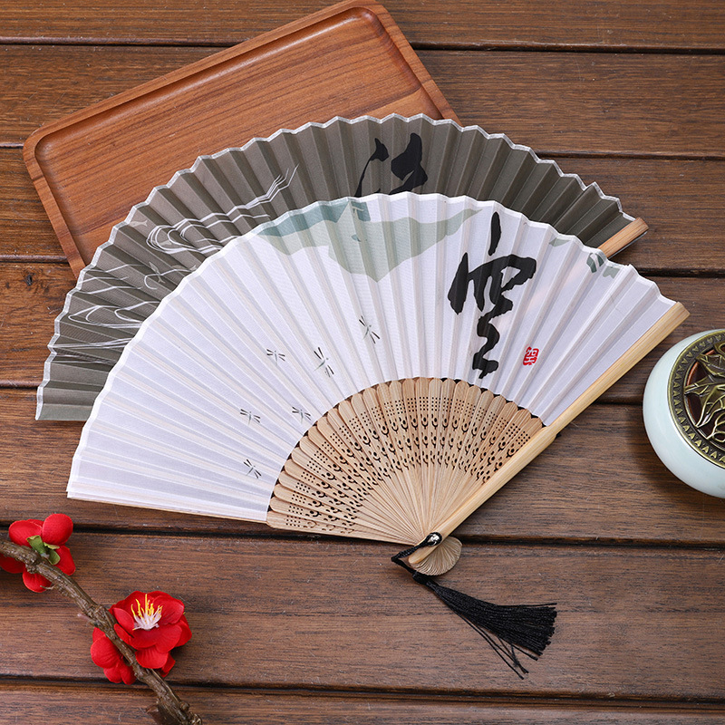 Quạt xếp vải lụa cổ trang cầm tay nền tím trắng hoa rơi quạt cổ trang phong cách Trung Quốc