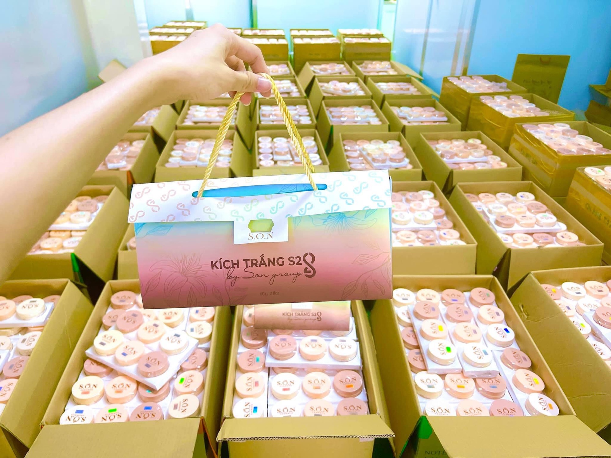 Kích Trắng Tam Sắc
